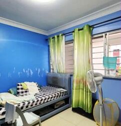 Blk 557 Jurong West Street 42 (Jurong West), HDB Executive #602299311